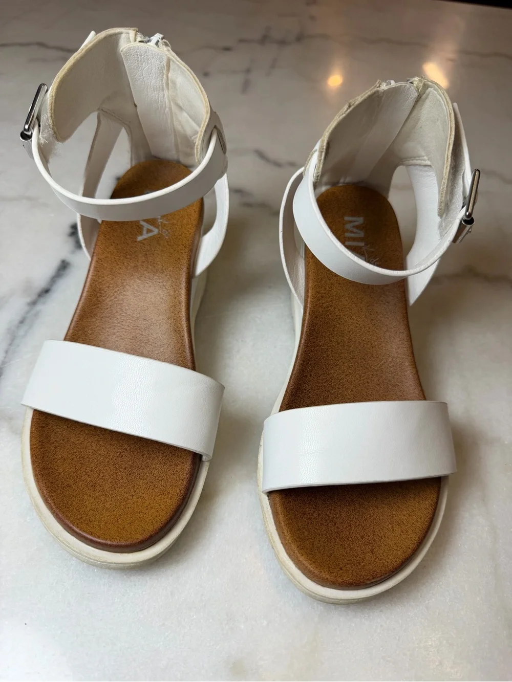 MIA classic white