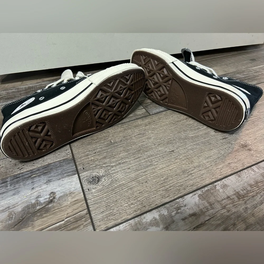 ⛳️ Top Golf Limited Edition Chuck Taylor Hi Top Converse Black & White