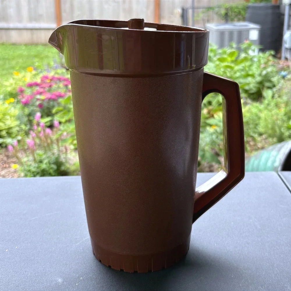 Vintage Tupperware Brown 2 Quart Pitcher 800-8 Push Button Cream Lid USA Made