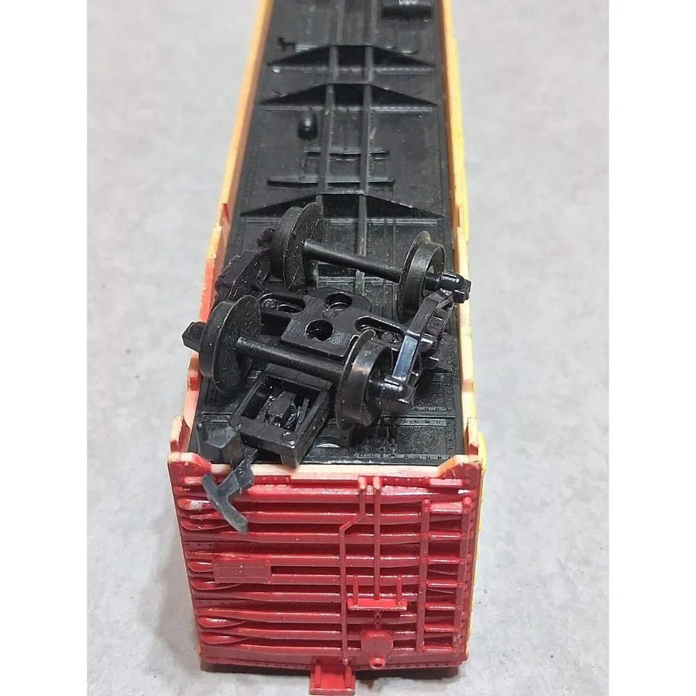Trix Dots Advertising HO Box Car Tootsie Roll Industries Painted Plastic 91576