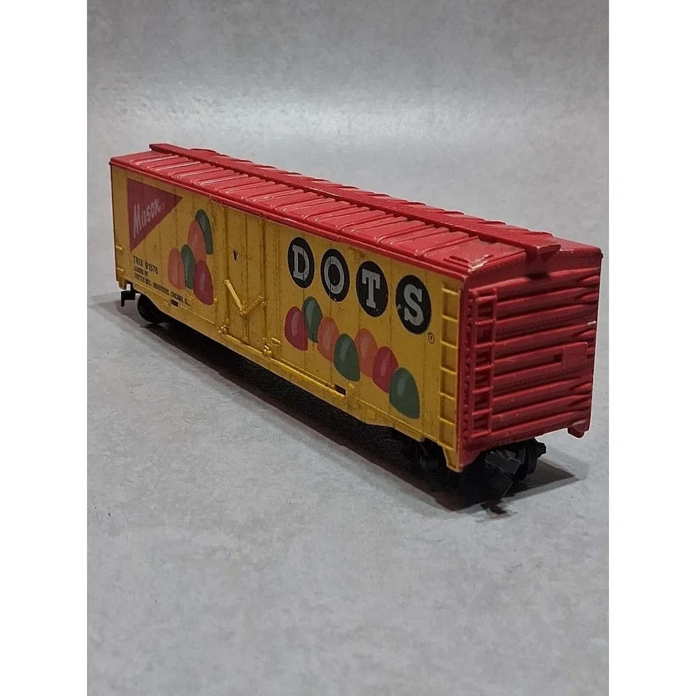 Trix Dots Advertising HO Box Car Tootsie Roll Industries Painted Plastic 91576