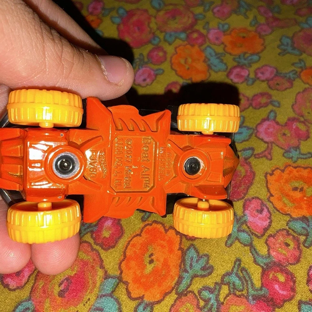 Hot Wheel Car package pull STREET BEAST vehicle black BEAT ALL Orange Yellow