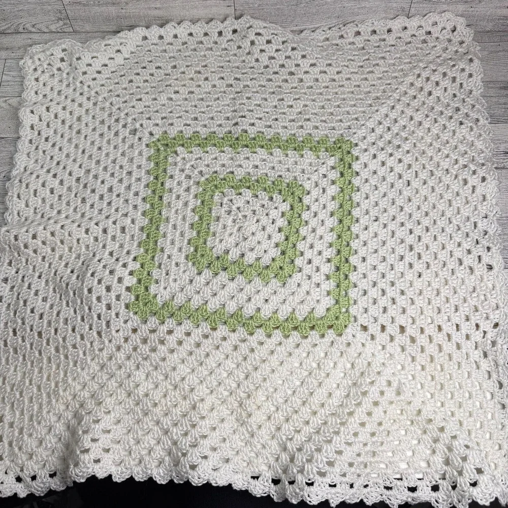 Unbranded Crochet Baby Blanket Unisex 22x22 White Green Granny Square‎ Throw