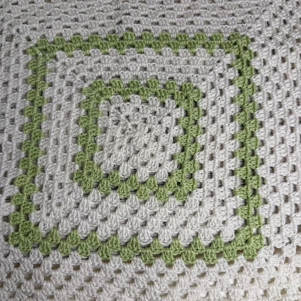 Unbranded Crochet Baby Blanket Unisex 22x22 White Green Granny Square‎ Throw