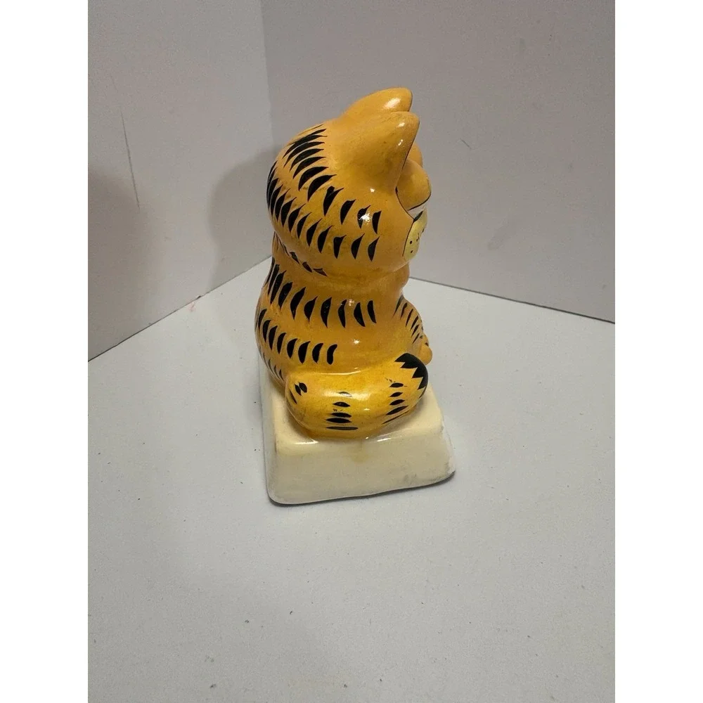 United Feature Syndicate, Inc pre owned