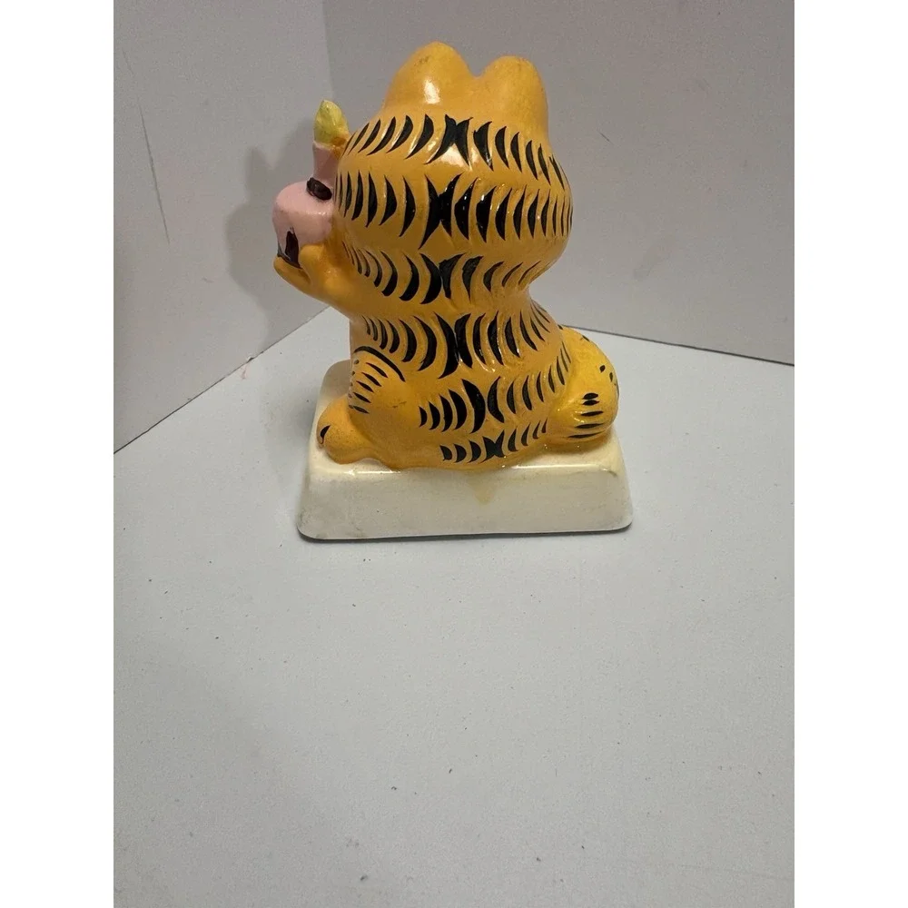 United Feature Syndicate, Inc pre owned