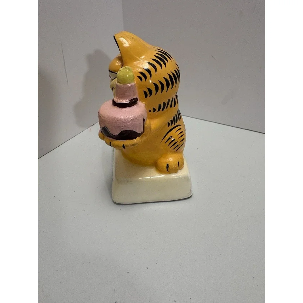 United Feature Syndicate, Inc pre owned