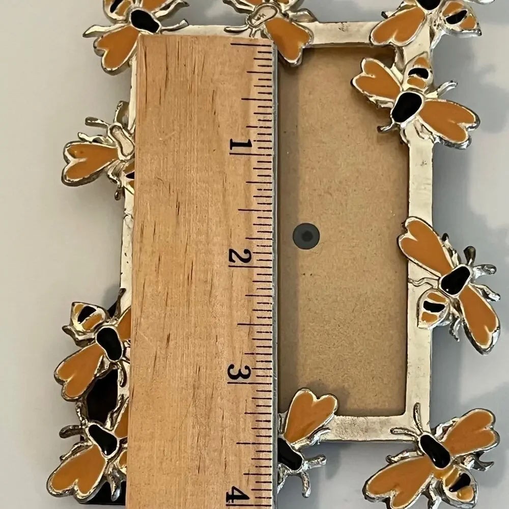 Unbranded bee photo
