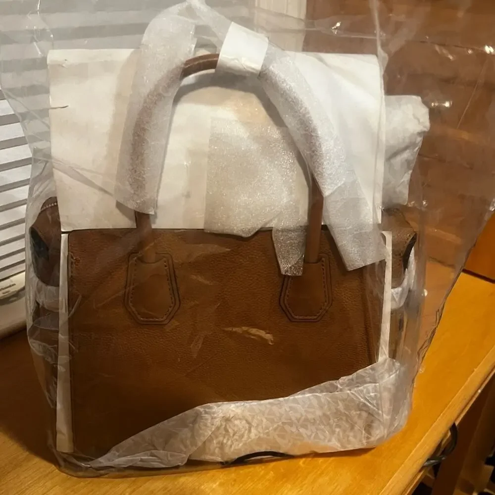 Michael Kors bag zip