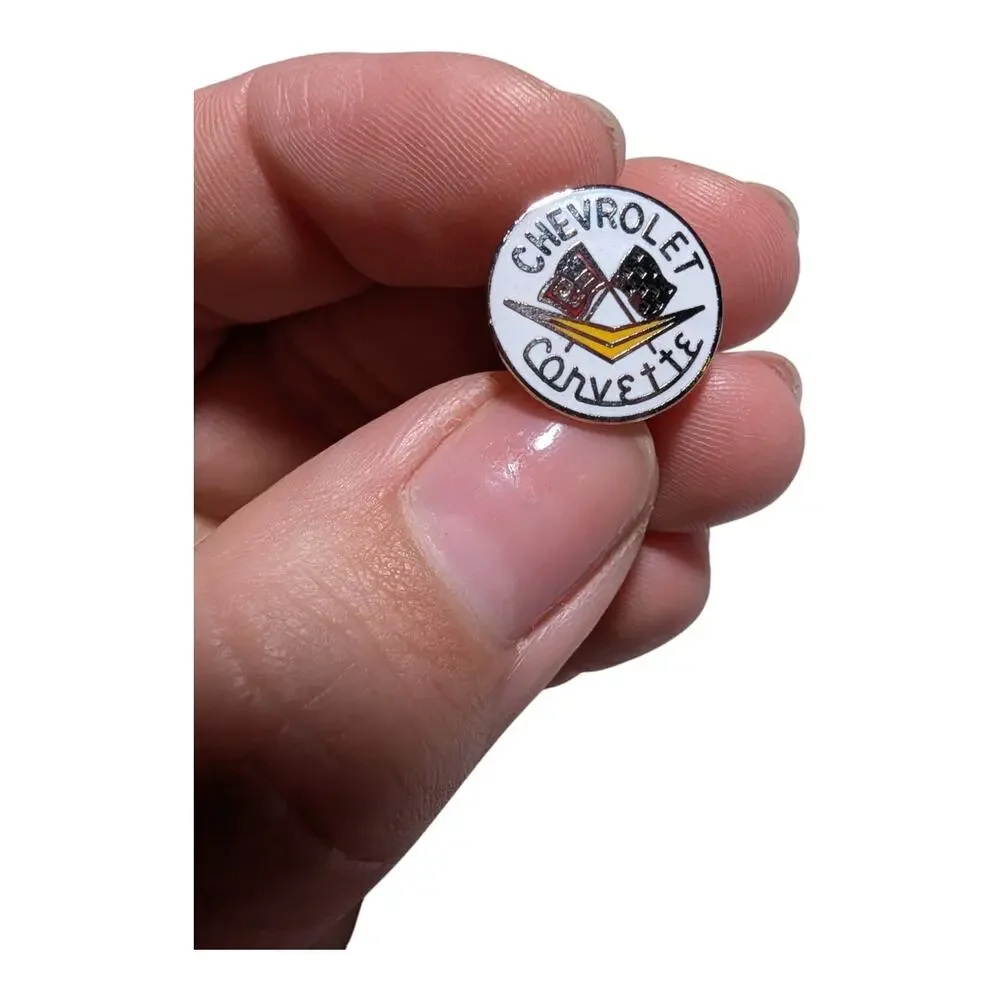 Vtg 1990s Chevrolet Corvette White Enamel Racing Flag Detail Round Lapel Hat Pin