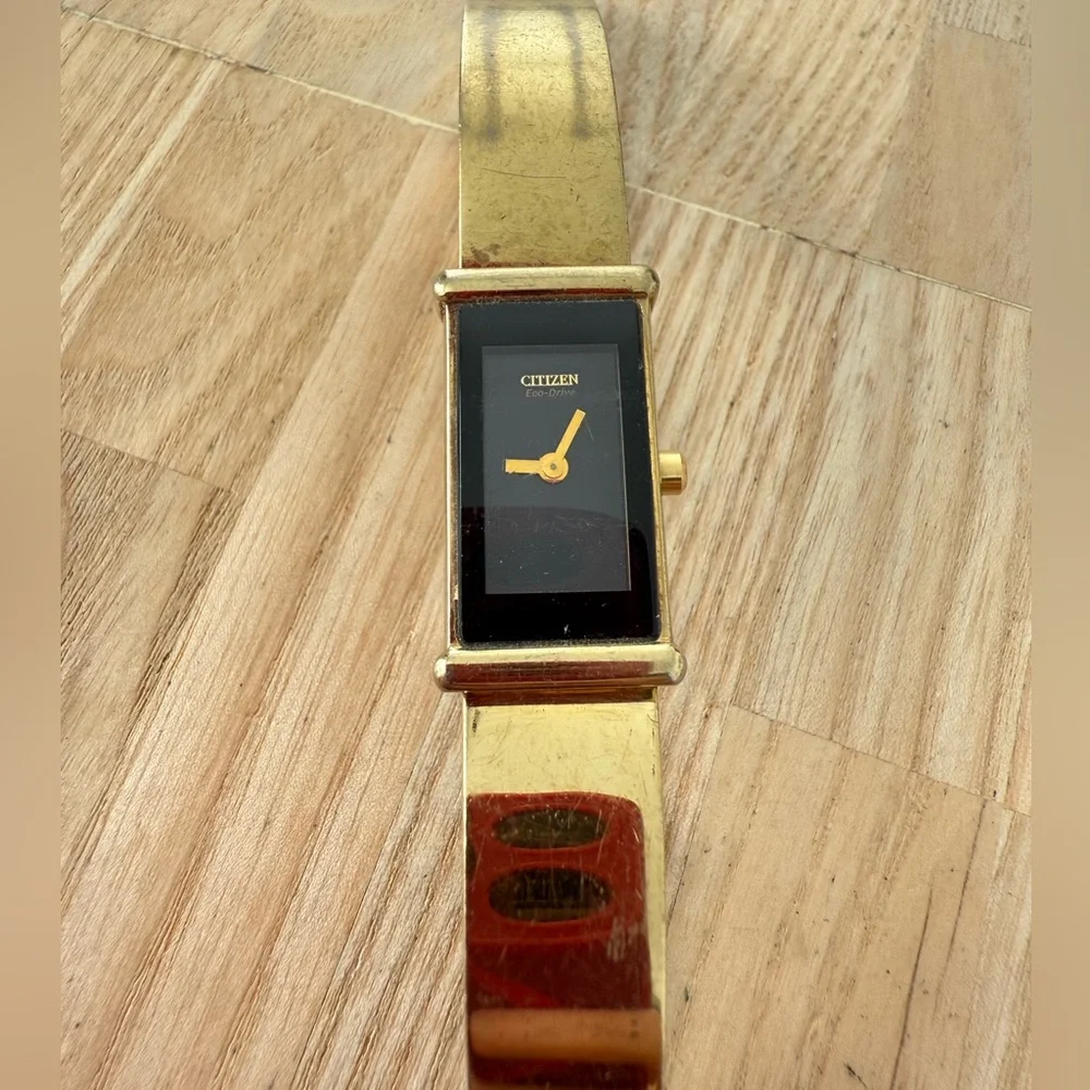 Vintage citizen eco drive ladies rectangular gold tone solar watch untested