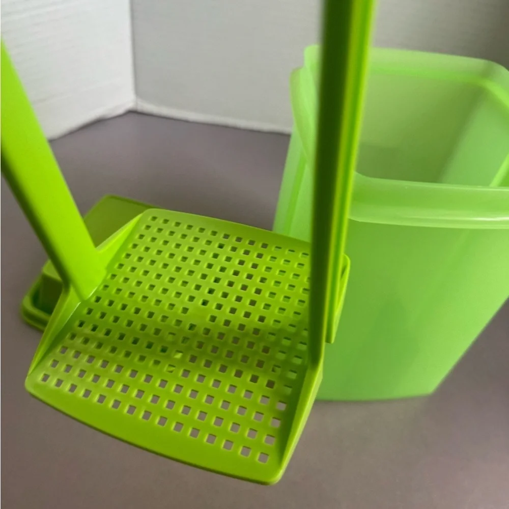 Tupperware vibrant green