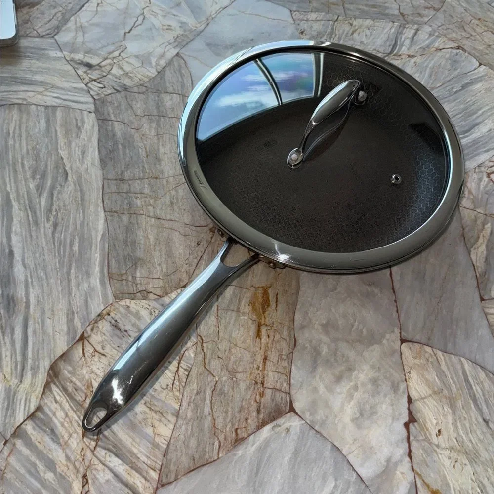 Hybrid & company hexclad pan