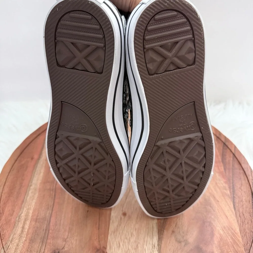 Converse youth size