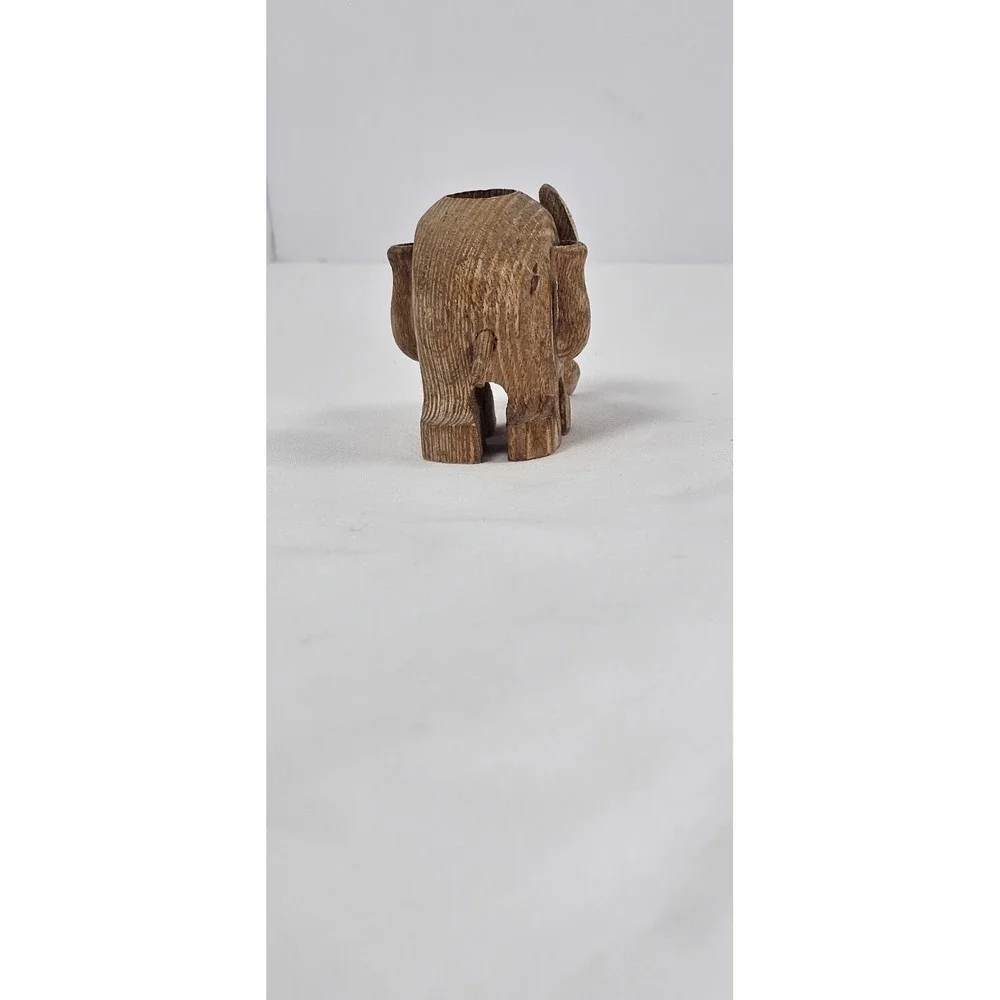The Unbranded Brand vintage hand