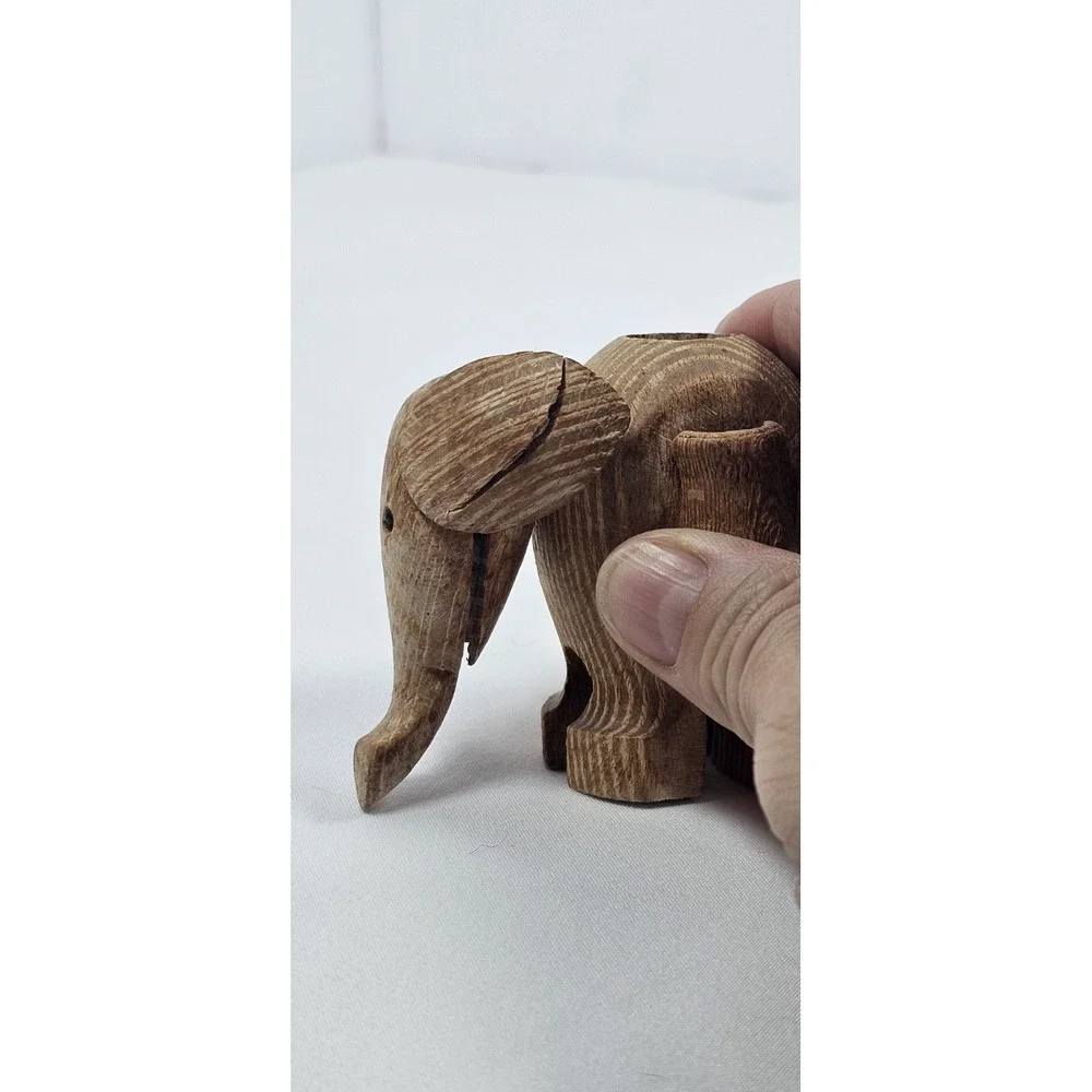 The Unbranded Brand vintage hand
