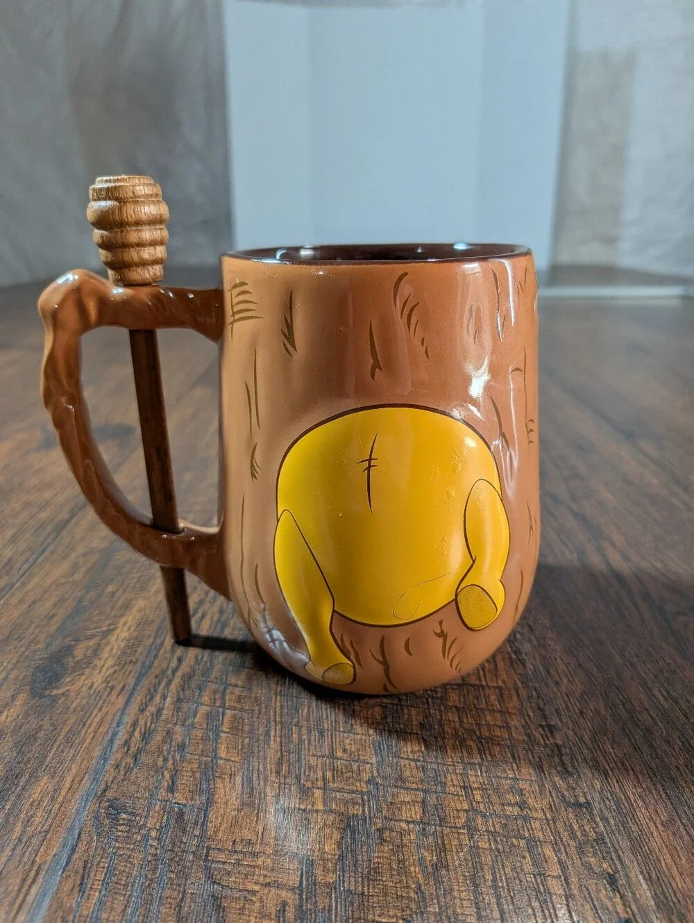 DISNEY PARKS WINNIE THE POOH COFFEE MUG CUP WITH HONEY DIPPER, NEW