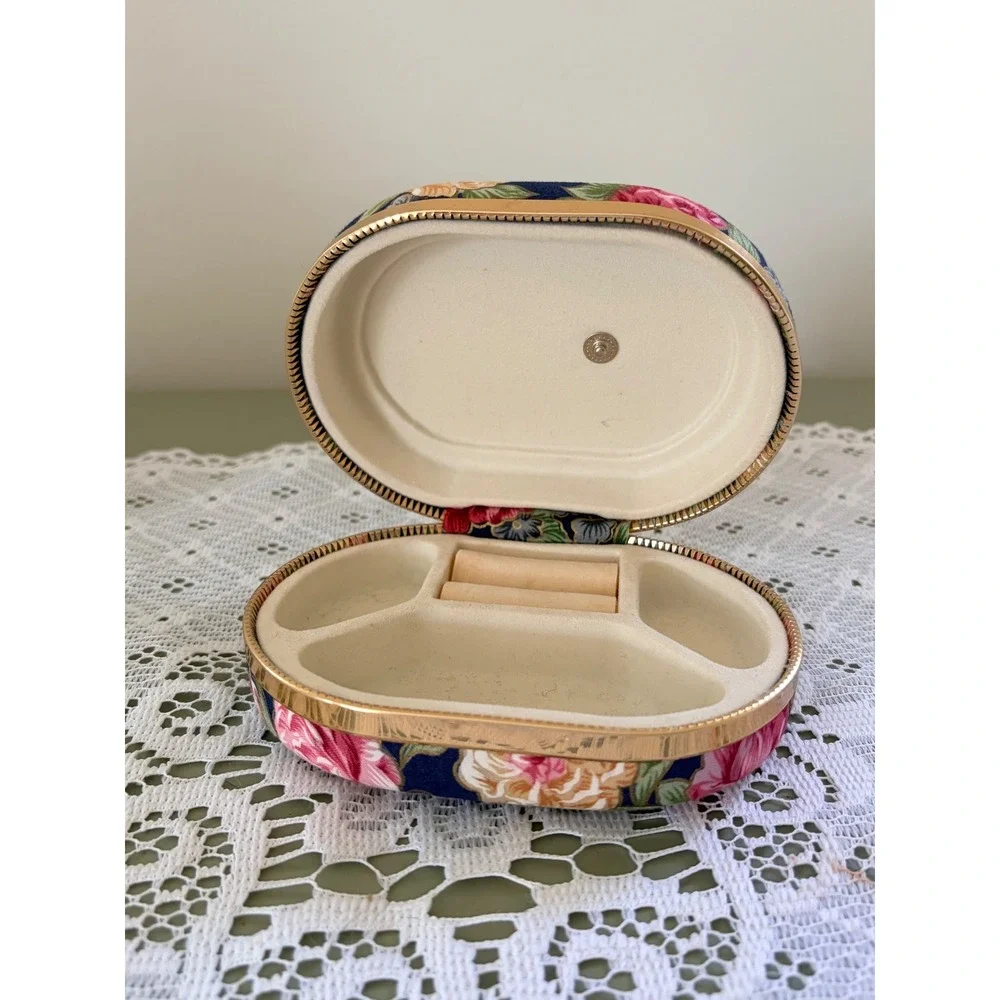 Unbranded vintage oval