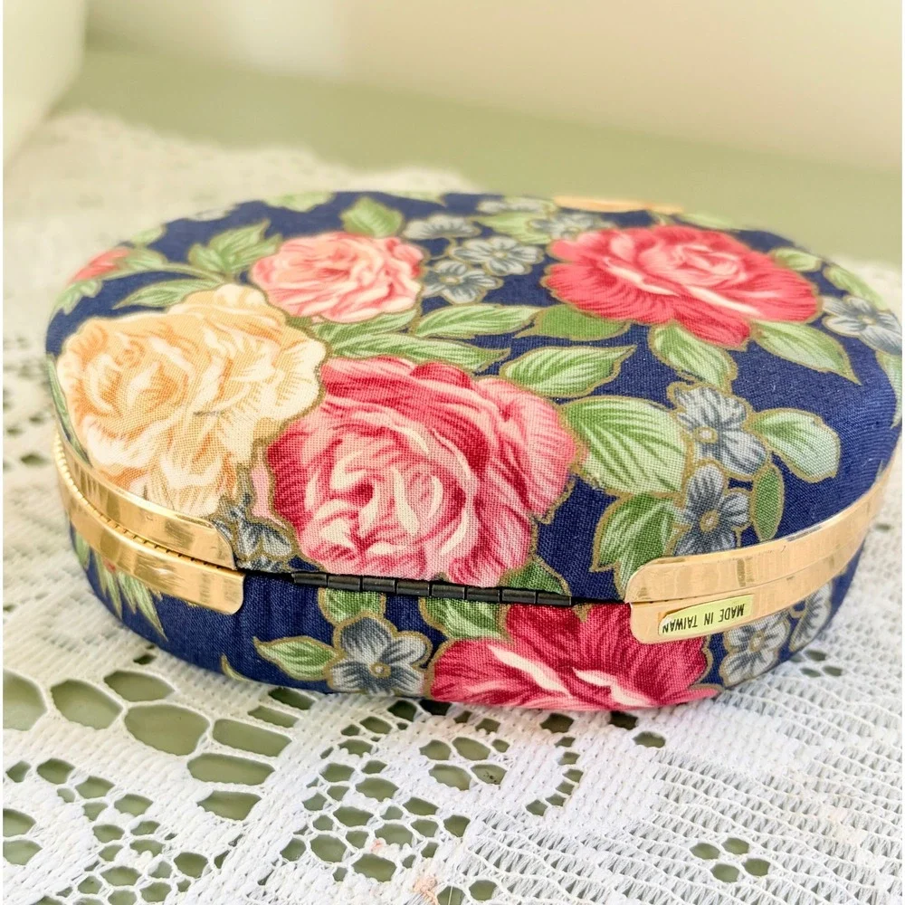 Unbranded vintage oval