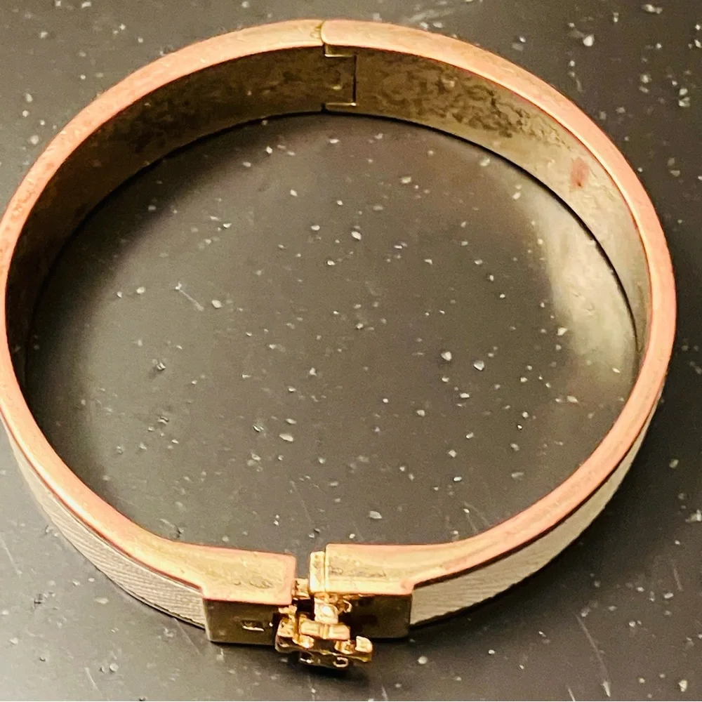 Tory Burch- White Leather Inlay Hinged Bracelet in Gold. EUC