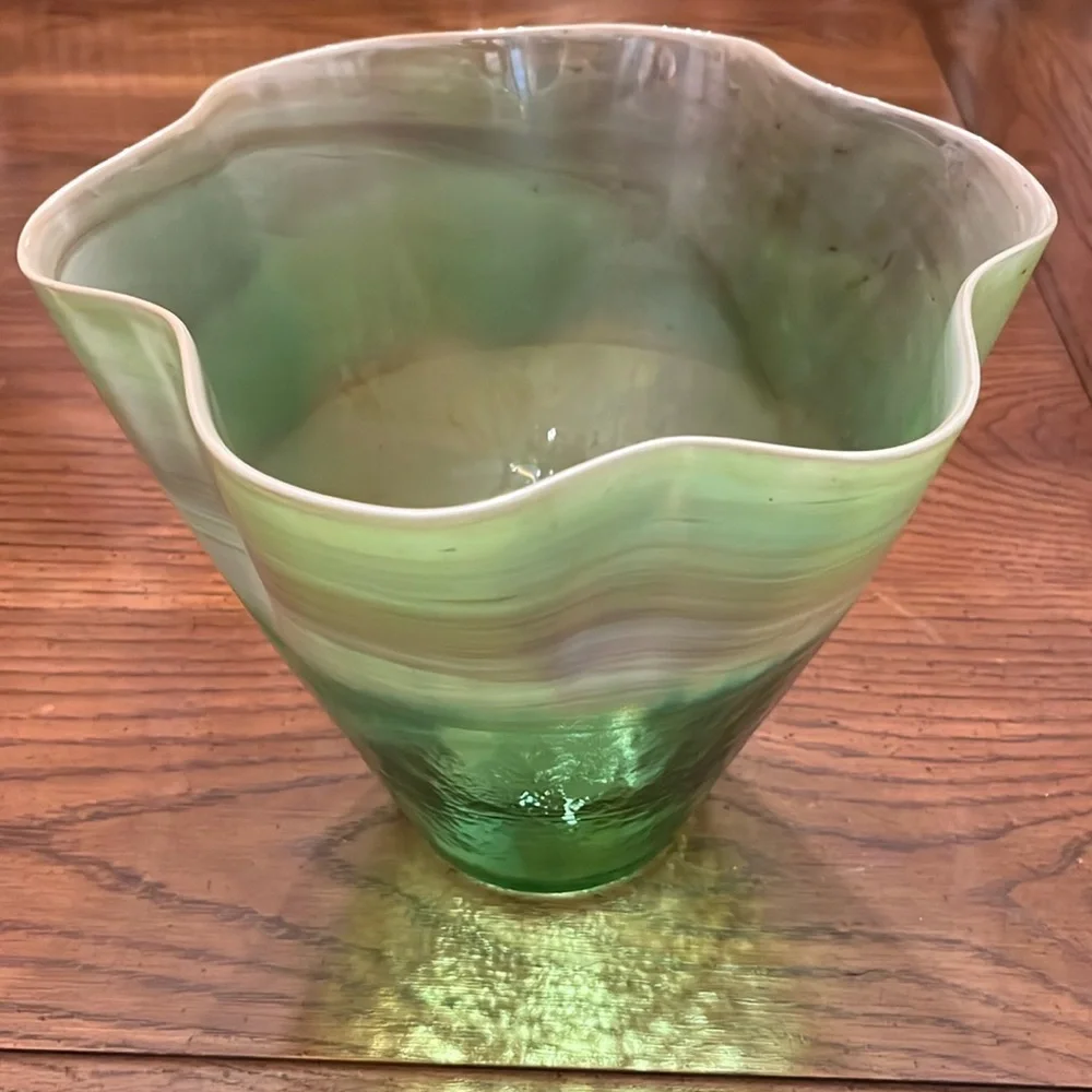 Murano‎ ribbon glass vase