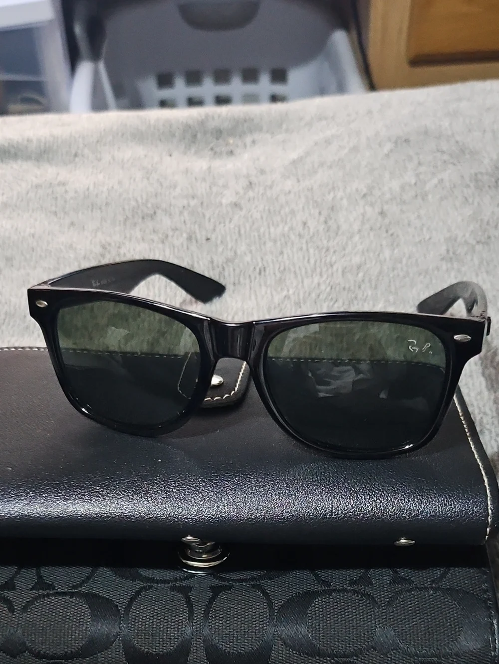 Rayban Designer Mens Sunglasses With Case