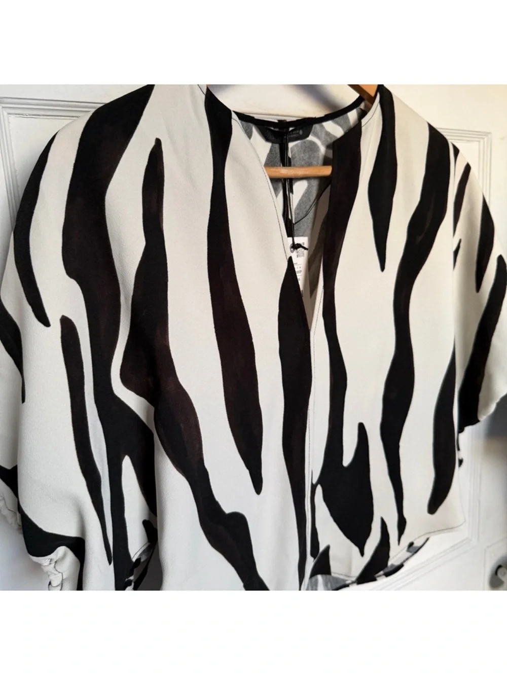 Zara ZW Round Neck Blouse w V-Neck Short Puff Sleeves Animal Zebra Print NWT M
