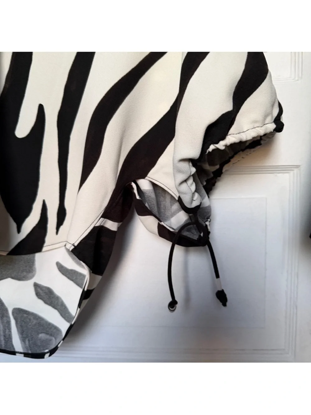 Zara ZW Round Neck Blouse w V-Neck Short Puff Sleeves Animal Zebra Print NWT M