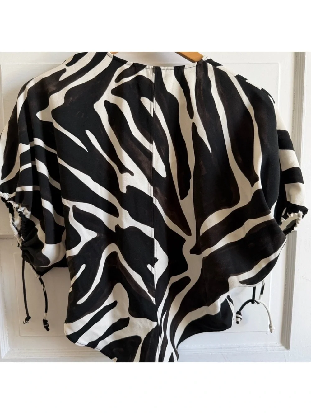 Zara ZW Round Neck Blouse w V-Neck Short Puff Sleeves Animal Zebra Print NWT M