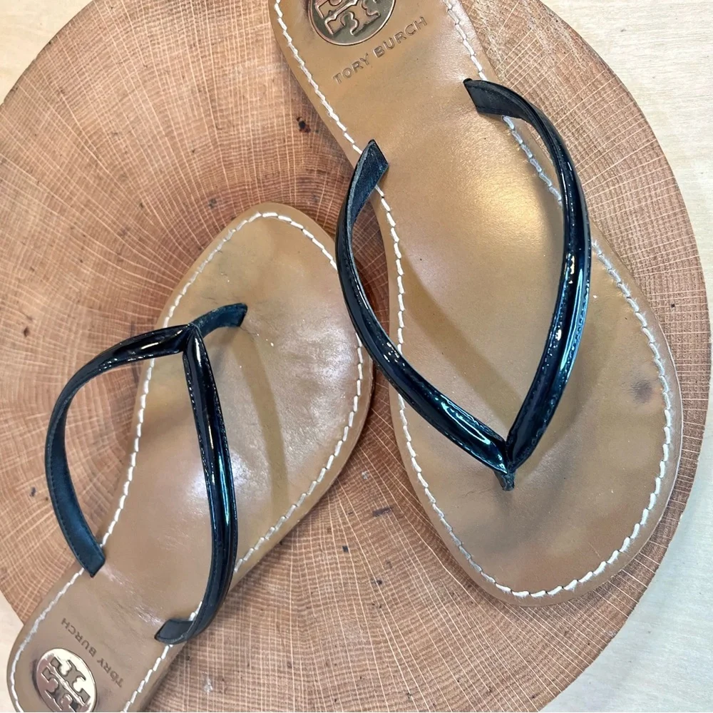 Tory Burch straps logo