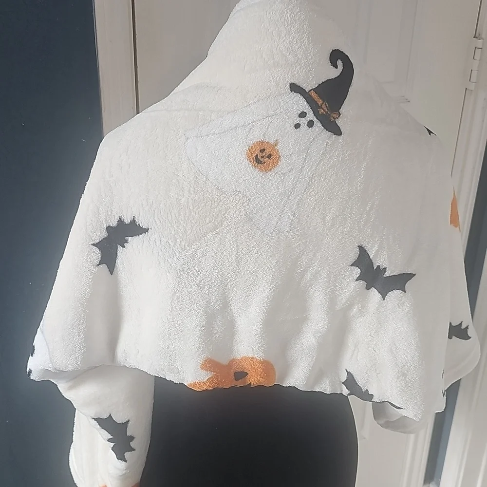 New Spooky Town Cozy Halloween Ghost Bat and Pumpkin Throw Blanket