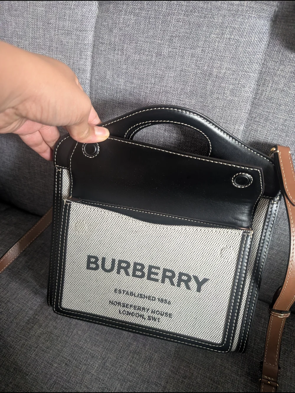 Burberry elegant tote