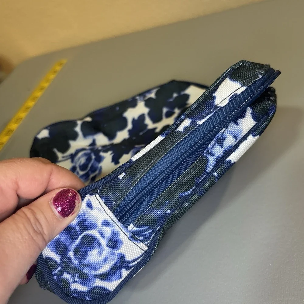 Estée Lauder this bag