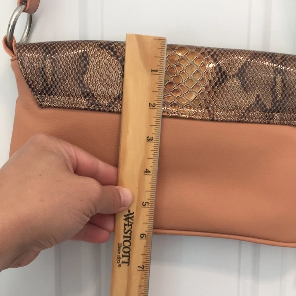 Locking purse