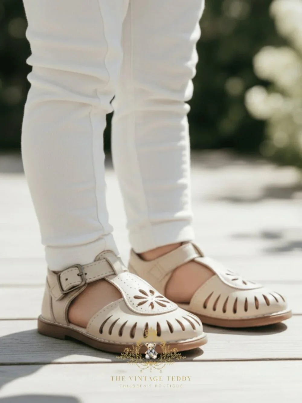 NWT Cute Girls Daisy Cutout T-Strap Sandals Children's Shoes Vanilla Cream 10