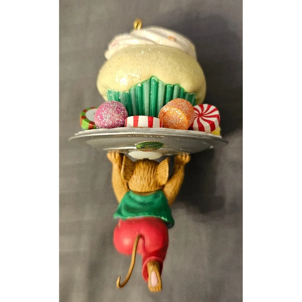 Carlton Cards Heirloom Mouse with Cupcake Lighted Christmas Ornament 1990s Boxed