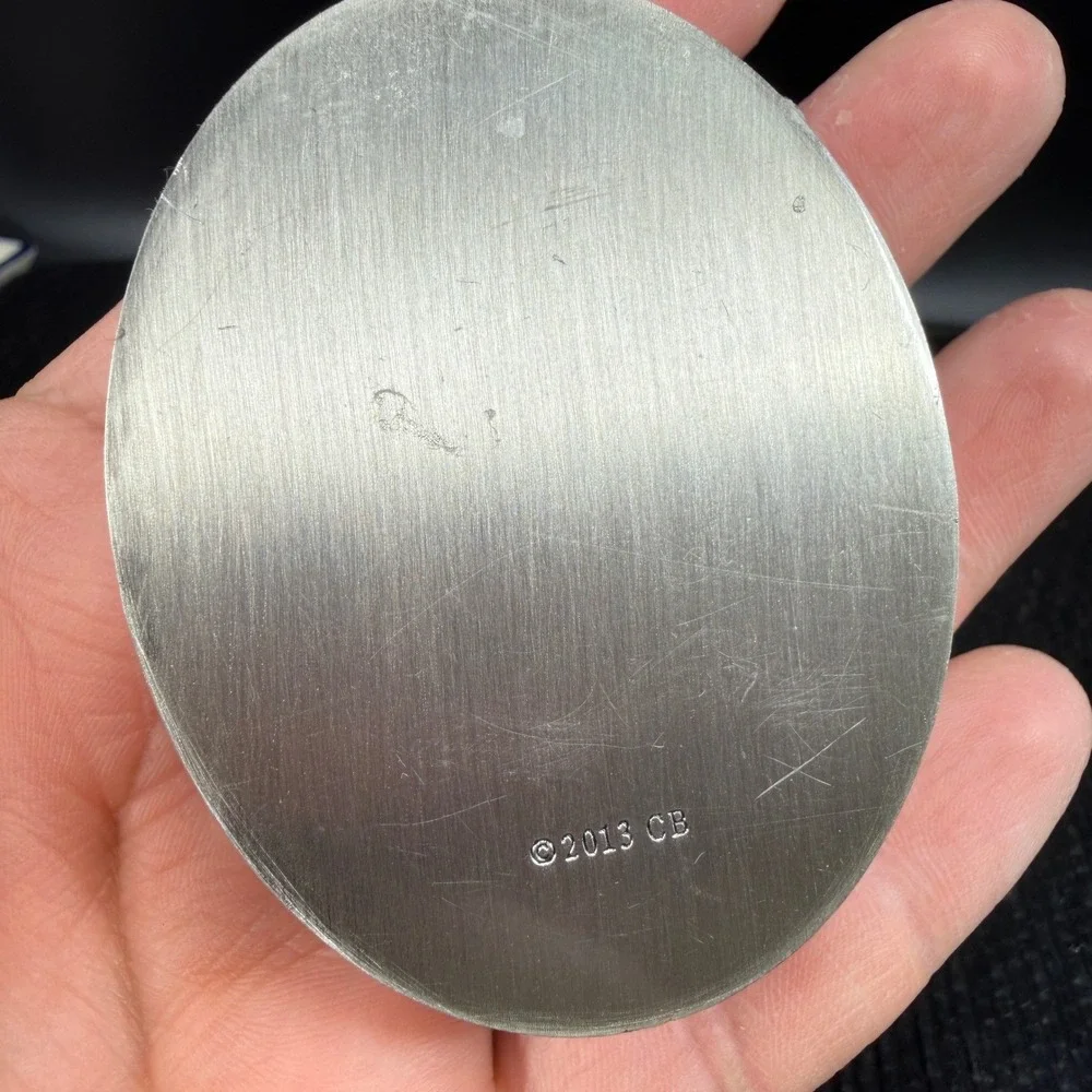 The Unbranded Brand oval trinket