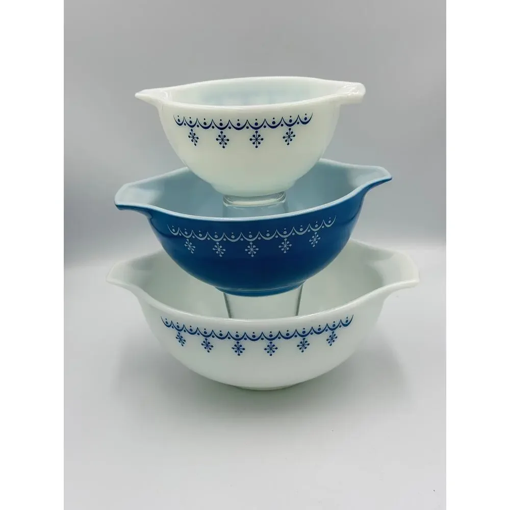 Pyrex snowflake white