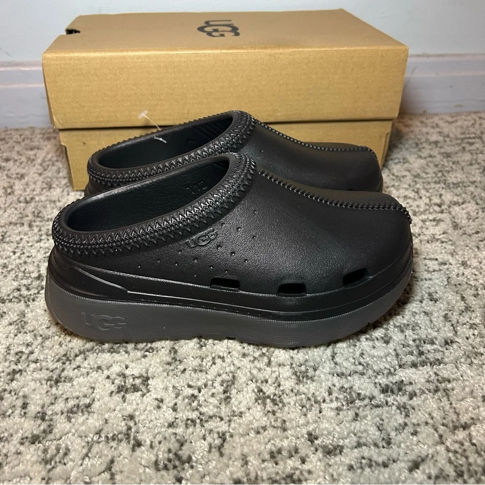 UGG nwt black