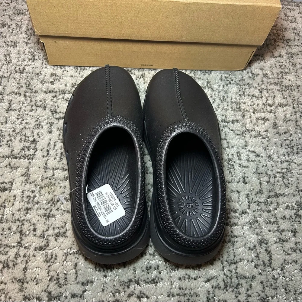 UGG nwt black