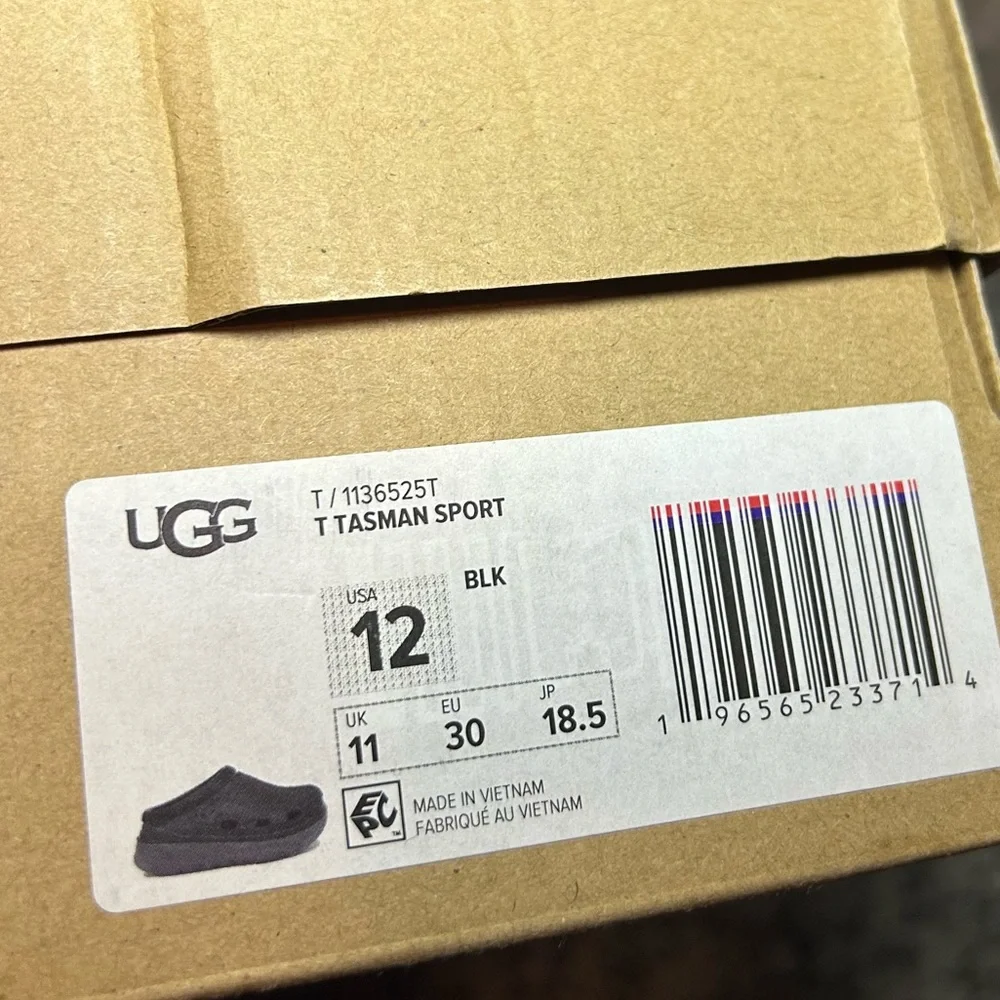 UGG nwt black
