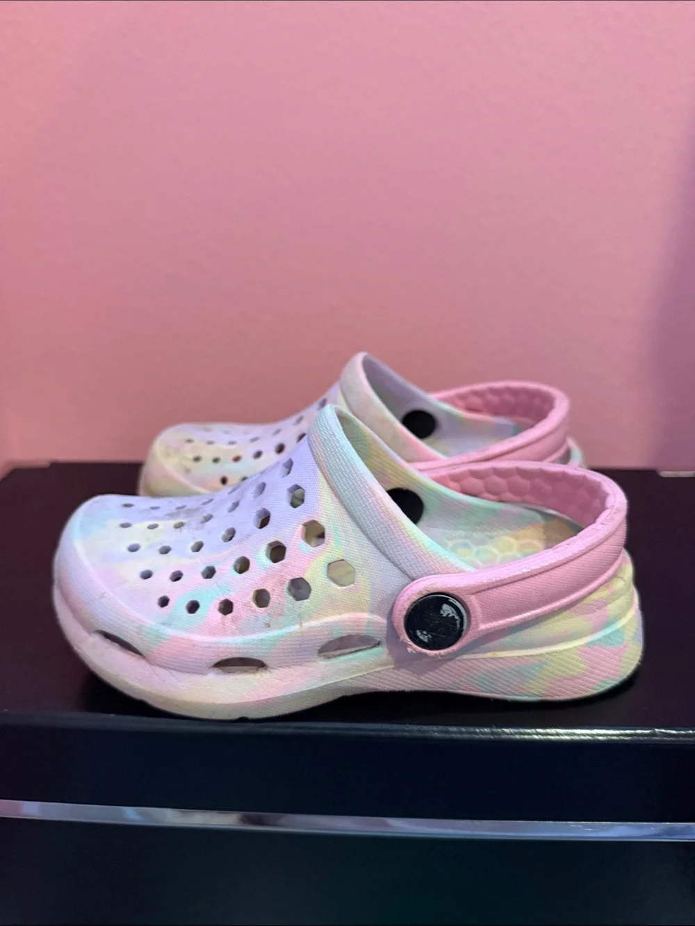 N/A wear holes