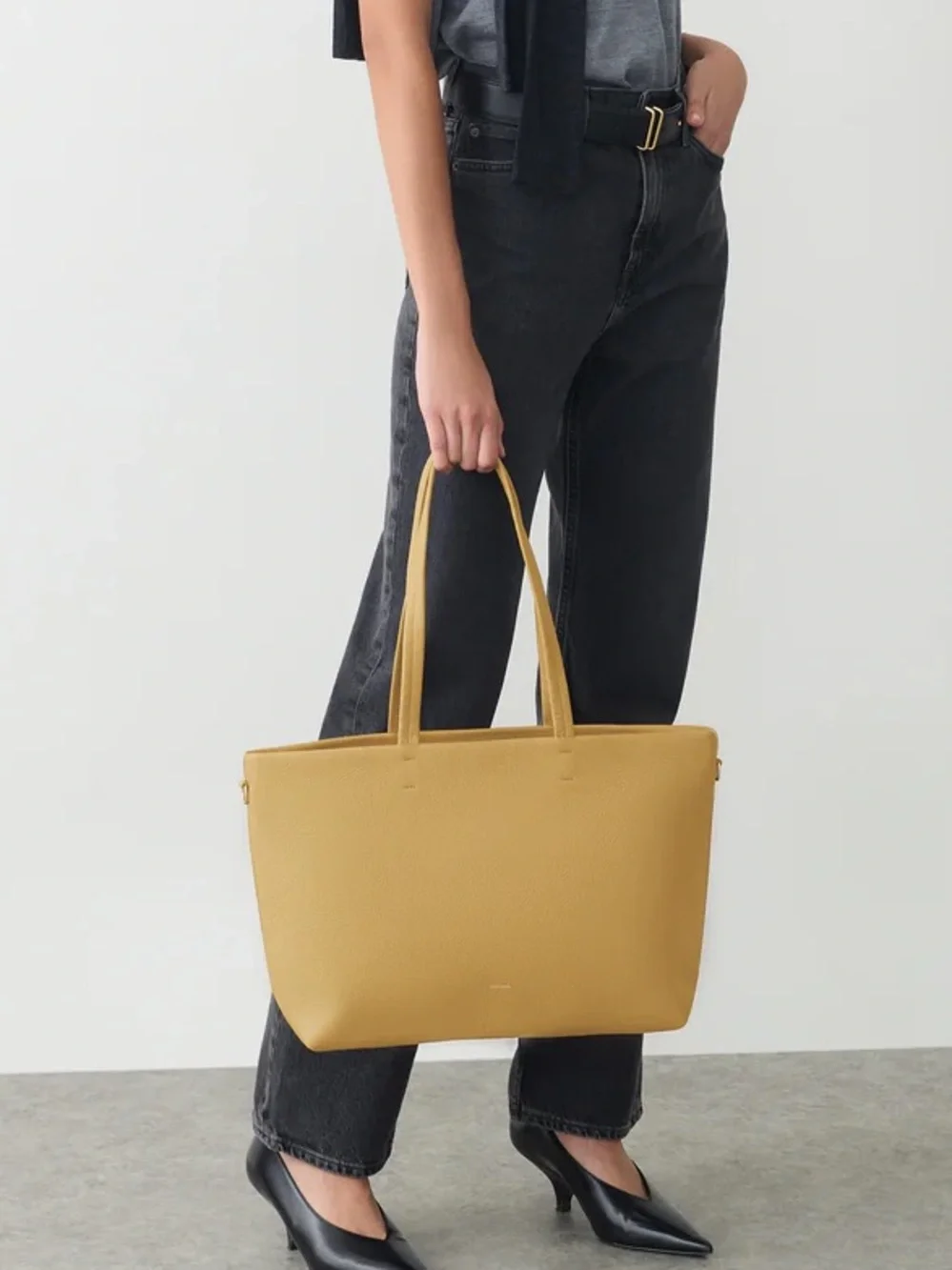 Cuyana brand new