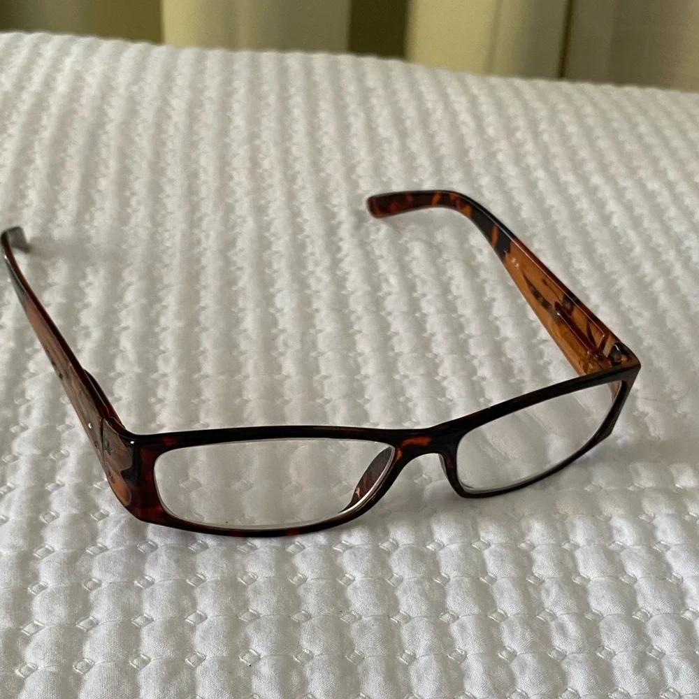 Eyeglasses questions leave