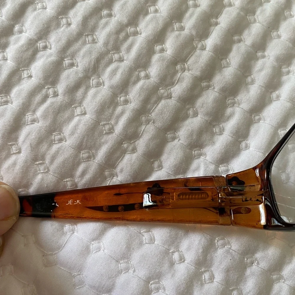 Eyeglasses questions leave