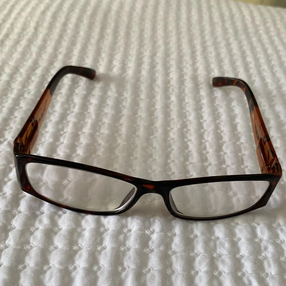 Eyeglasses questions leave