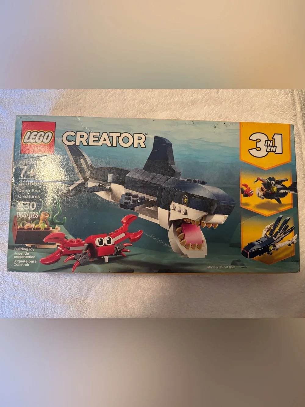 Lego Creator Deep Sea Shark & Crab Set - Blue/Red. 230 Pieces, Model # 31088 NEW