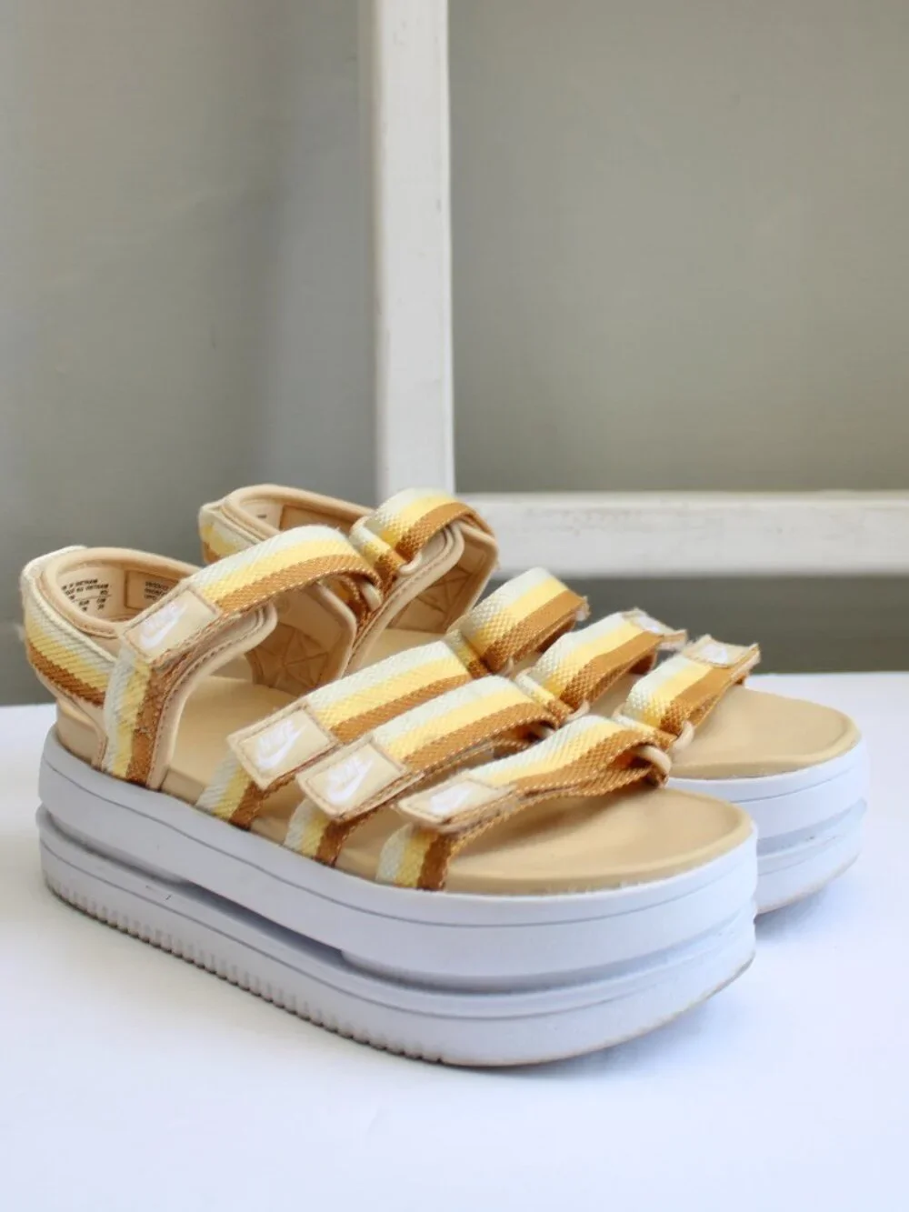 Nike Icon Classic Platform Strappy Sandals Yellow Orange White Women's Size 8