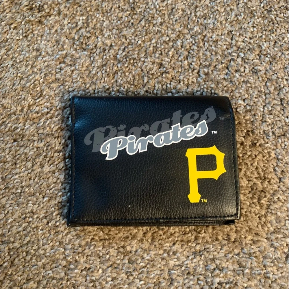 NEW Pittsburgh Pirates Wallet