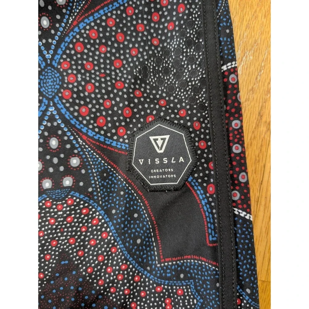 VISSLA Men's Navy Blue and Black Patterned Swim Trunks